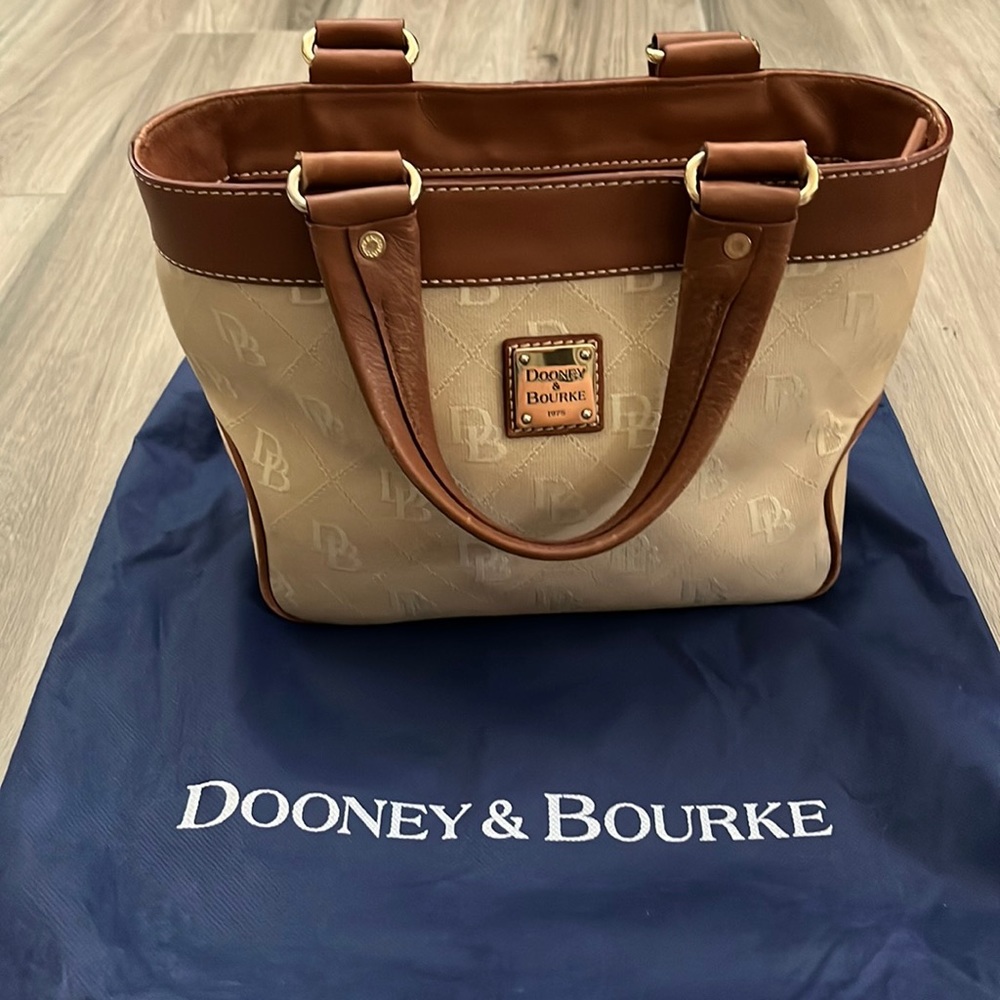 Dooney & Bourke Handle Bag